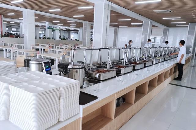 推動(dòng)智能食堂信息管理更新改造，提升餐飲服務(wù)體驗(yàn)——以婚慶禮儀服務(wù)為例的融合創(chuàng)新