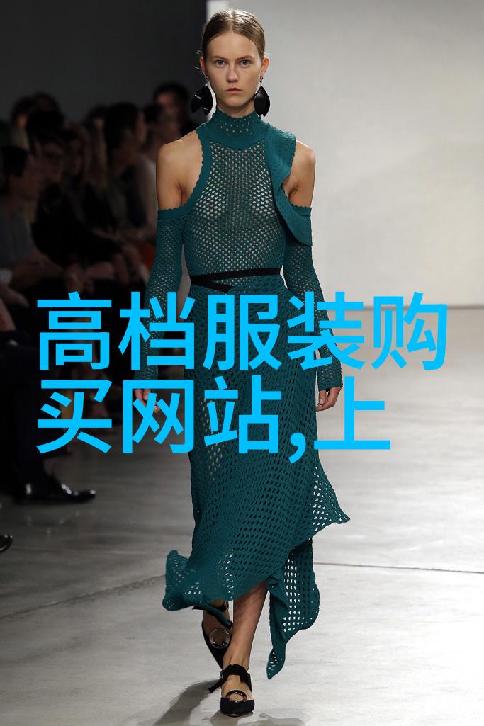 baby字母卫衣配短裤 青春减龄的装扮美美哒